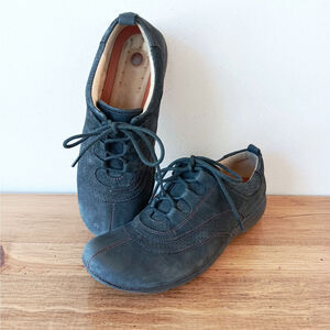 Clarks Unstructured Lace Up Suede Shoe
